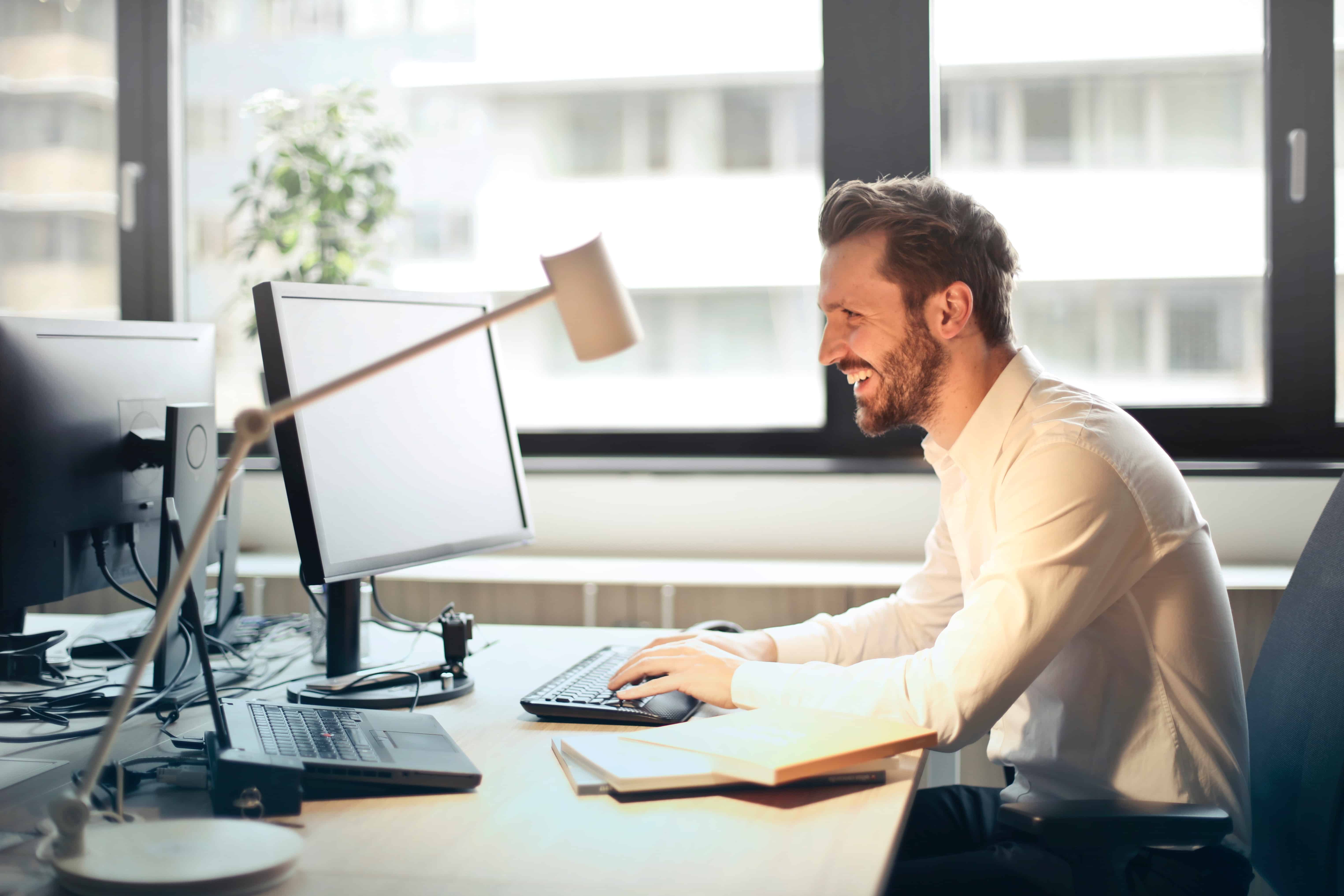 beard-chair-computer-840996 personalize your content marketing